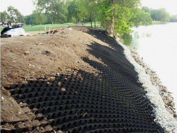 不均勻沉降地形鋪設土工格室