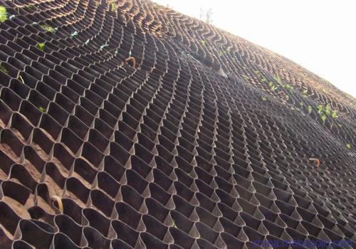 風沙地區邊坡防護土工格室